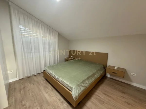 Jepet me qera apartament 2+1+1 afer Qyteti Studentit