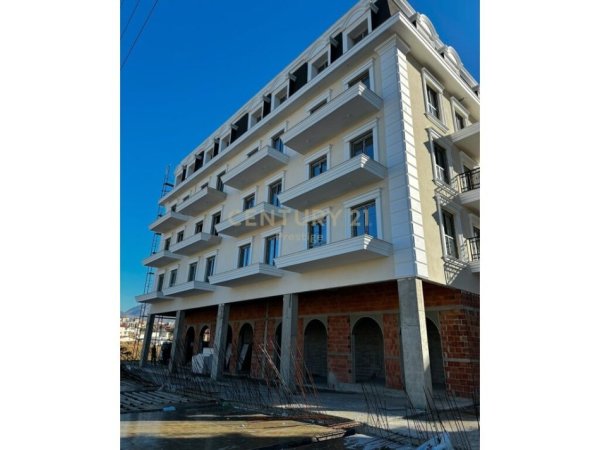Tirane, shes apartament 2+1+Ballkon Kati 1, 124 m² 199.000 € (Teg)