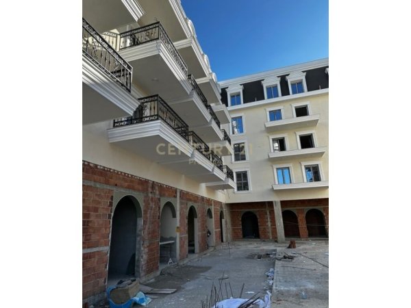 Tirane, shes apartament 2+1+Ballkon Kati 1, 124 m² 199.000 € (Teg)