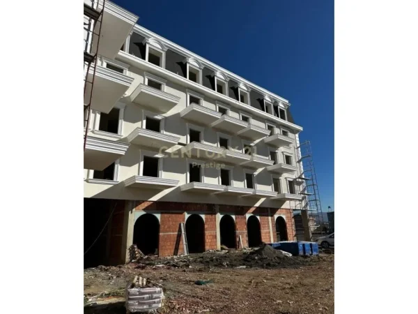 Tirane, shes apartament 2+1+Ballkon Kati 1, 124 m² 199.000 € (Teg)