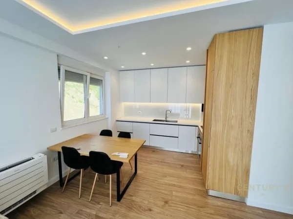 Tirane, jepet me qera apartament 2+1 Kati 4, 113 m² 1.000 € (Liqeni Thate)