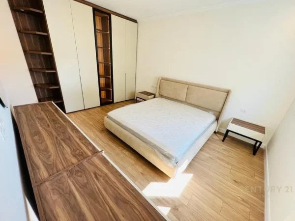 Tirane, jepet me qera apartament 2+1 Kati 4, 113 m² 1.000 € (Liqeni Thate)