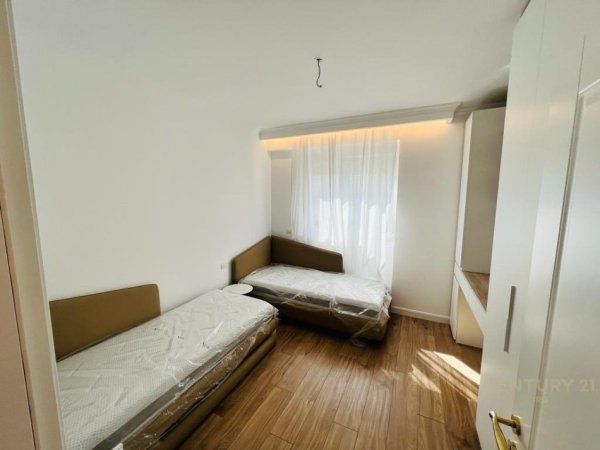 Tirane, jepet me qera apartament 2+1 Kati 4, 113 m² 1.000 € (Liqeni Thate)