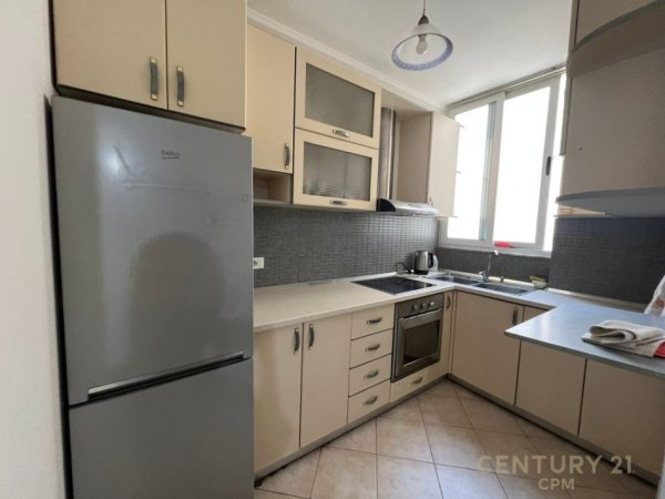 Tirane, jepet me qera apartament 2+1 Kati 8, 102 m² 701 € (Rruga e Kavajes)