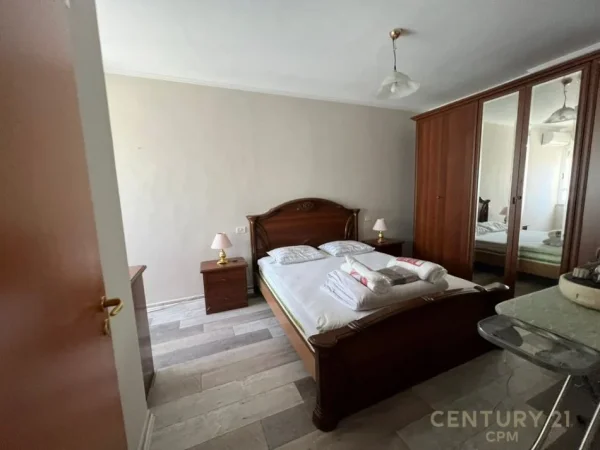 Tirane, jepet me qera apartament 2+1 Kati 8, 102 m² 701 € (Rruga e Kavajes)