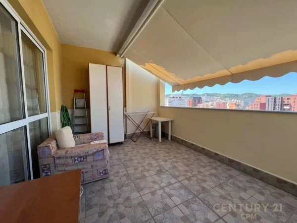 Tirane, jepet me qera apartament 2+1 Kati 8, 102 m² 701 € (Rruga e Kavajes)