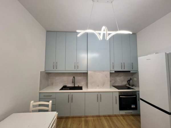 Tirane, jepet me qera apartament 1+1 Kati 4, 70 m² 600 € (Fusha Aviacionit)
