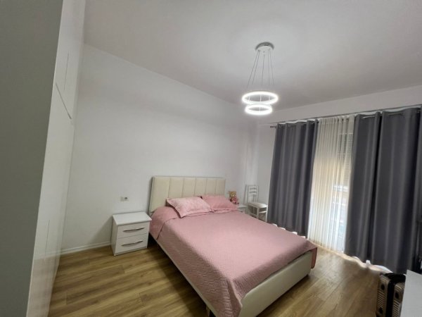 Tirane, jepet me qera apartament 1+1 Kati 4, 70 m² 600 € (Fusha Aviacionit)