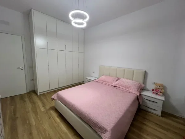 Tirane, jepet me qera apartament 1+1 Kati 4, 70 m² 600 € (Fusha Aviacionit)