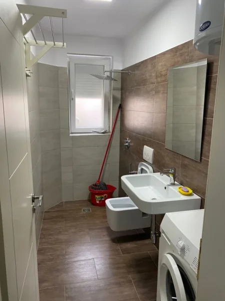 Tirane, jepet me qera apartament 2+1 Kati 2, 75 m² 550 € (Rruga Xhenefiz keko)