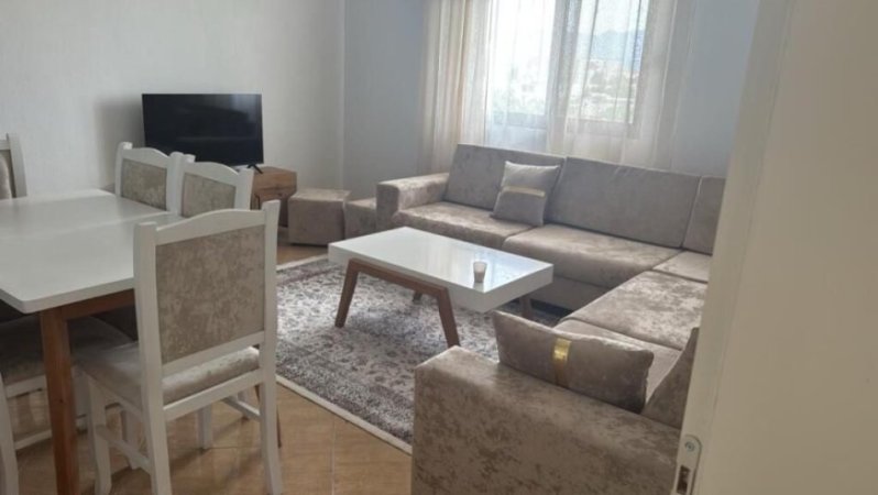 Tirane, jepet me qera Vile 2+1 Kati 2, 400 € (Mezez)