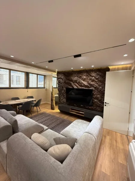 Tirane, jepet me qera apartament 2+1+Ballkon Kati 8, 125 m² 1.500 € (Rruga e Durresit)