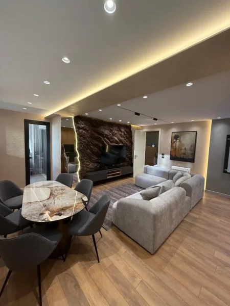 Tirane, jepet me qera apartament 2+1+Ballkon Kati 8, 125 m² 1.500 € (Rruga e Durresit)