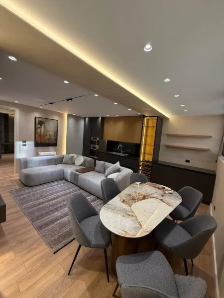 Tirane, jepet me qera apartament 2+1+Ballkon Kati 8, 125 m² 1.500 € (Rruga e Durresit)