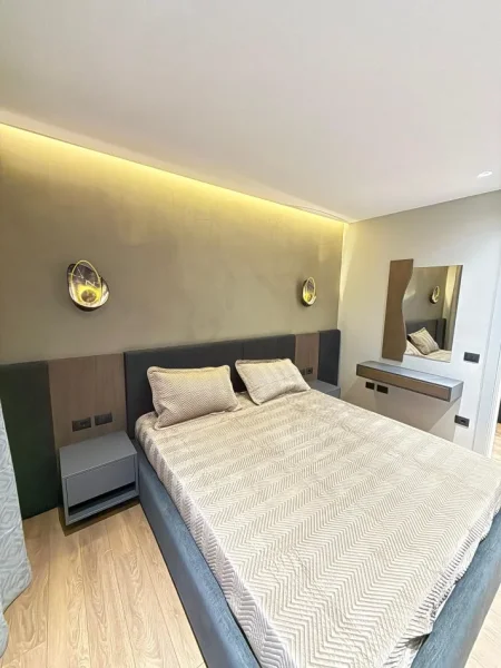 Tirane, jepet me qera apartament 2+1+Ballkon Kati 8, 125 m² 1.500 € (Rruga e Durresit)