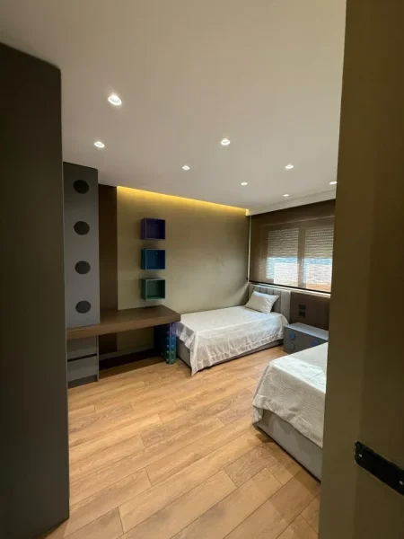 Tirane, jepet me qera apartament 2+1+Ballkon Kati 8, 125 m² 1.500 € (Rruga e Durresit)