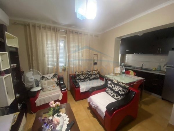 Tirane, shitet apartament 1+1+Ballkon Kati 4, 52 m² 110.000 € (Rruga Mine Peza)