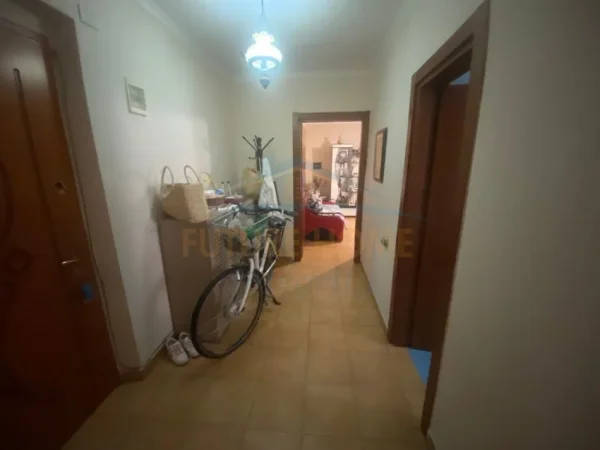 Tirane, shitet apartament 1+1+Ballkon Kati 4, 52 m² 110.000 € (Rruga Mine Peza)