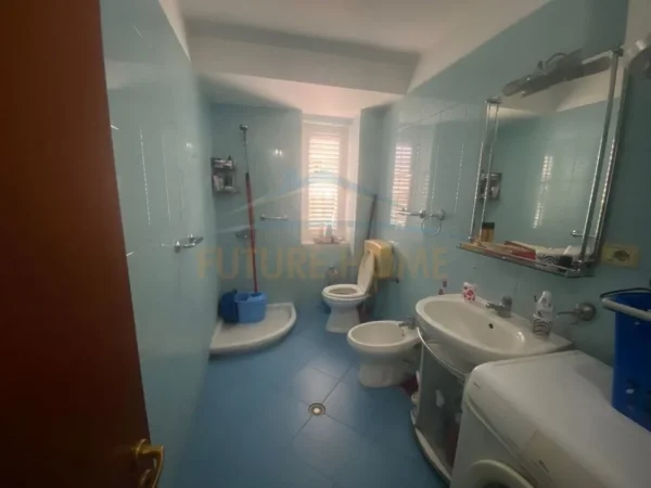 Tirane, shitet apartament 1+1+Ballkon Kati 4, 52 m² 110.000 € (Rruga Mine Peza)