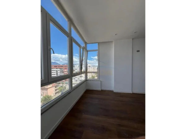 Tirane, shitet apartament 1+1+Ballkon Kati 7, 64 m² 95.000 € (Rruga Yzberisht)