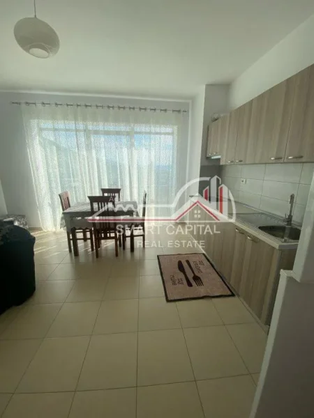 Vlore, jepet me qera 1+1+Ballkon Kati 4, 75 m² 320 € 