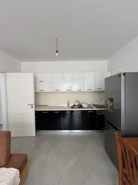Tirane, jepet me qera apartament 1+1 Kati 2, 60 m² 500 € (Rruga Mikel Maruli)