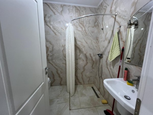 Tirane, jepet me qera apartament 1+1 Kati 2, 60 m² 500 € (Rruga Mikel Maruli)