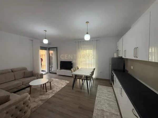 Tirane, jepet me qera apartament 1+1+Ballkon Kati 2, 75 m² 600 € (Xhamlliku)