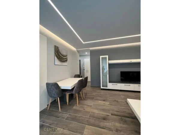 Tirane, jepet me qera apartament 1+1 Kati 2, 84 m² 800 € (Farke)