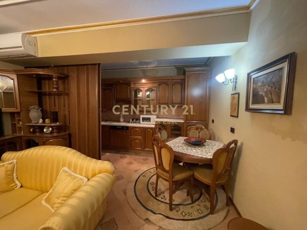 Tirane, jepet me qera apartament 2+1+Aneks+Ballkon Kati 3, 115 m² 1.500 € (Prane Xheko Imperial)