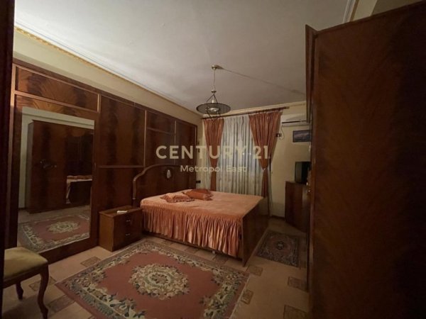 Tirane, jepet me qera apartament 2+1+Aneks+Ballkon Kati 3, 115 m² 1.500 € (Prane Xheko Imperial)