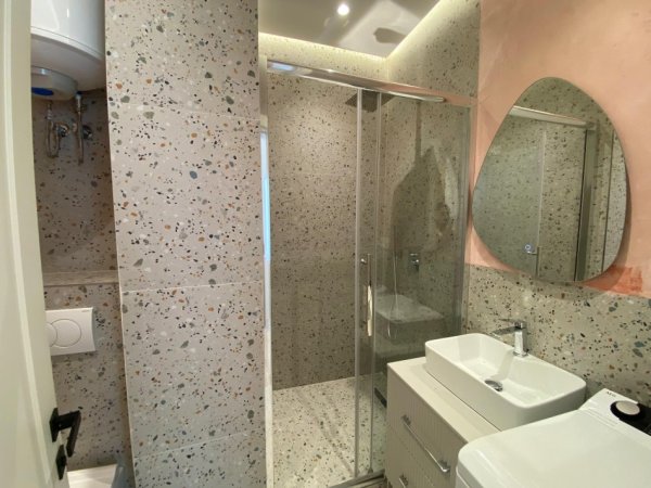 Tirane, jepet me qera apartament 1+1 Kati 1, 55 m² 700 € 