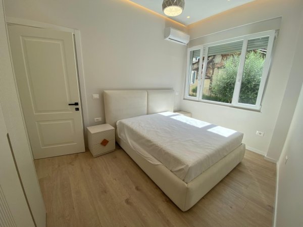 Tirane, jepet me qera apartament 1+1 Kati 1, 55 m² 700 € 