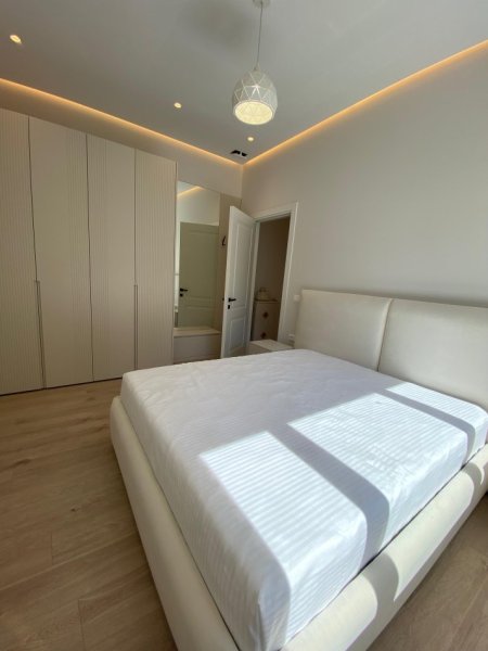 Tirane, jepet me qera apartament 1+1 Kati 1, 55 m² 700 € 