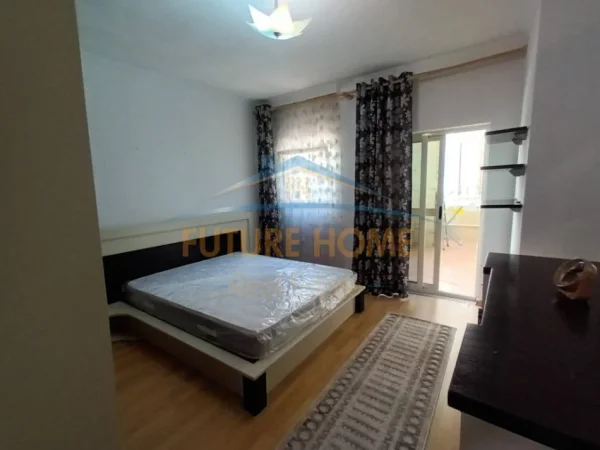 Tirane, shitet apartament 2+1+Ballkon Kati 3, 110 m² 225.000 € (Komuna e parisit tek kompjuter german)