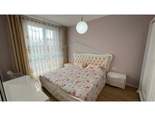 Tirane, jepet me qera apartament 1+1+Ballkon Kati 3, 73 m² 600 € (Siri kodra)
