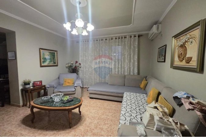 Tirane, jepet me qera 2+1 , 550 € 