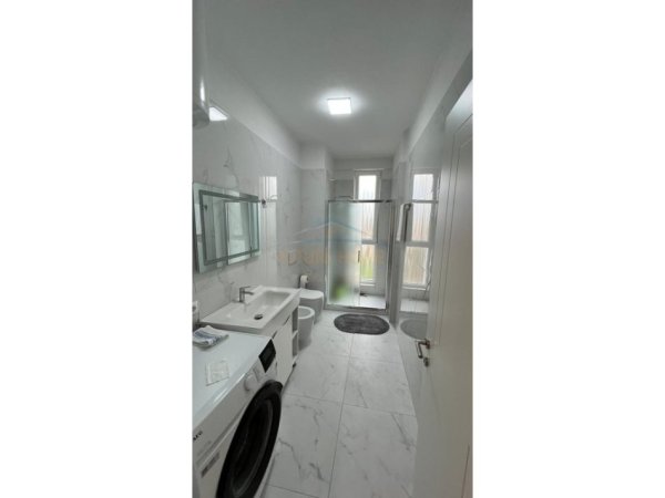 Tirane, jepet me qera apartament 1+1+Ballkon Kati 3, 73 m² 600 € (Siri kodra)