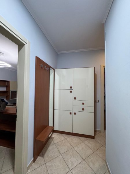 Tirane, jepet me qera apartament 2+1 Kati 5, 600 € 