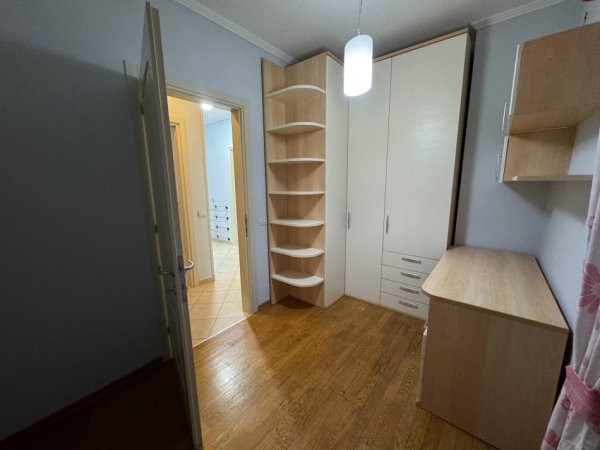 Tirane, jepet me qera apartament 2+1 Kati 5, 600 € 