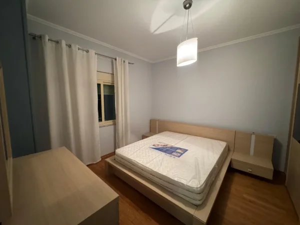 Tirane, jepet me qera apartament 2+1 Kati 5, 600 € 