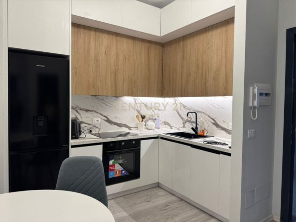 Tirane, jepet me qera apartament 1+1 Kati 4, 70 m² 700 € (RRUGA RIZA CEROVA)