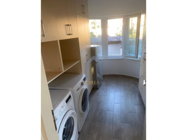 Tirane, jap me qera apartament 2+1+Ballkon Kati 2, 120 m² 550 € (qsut)