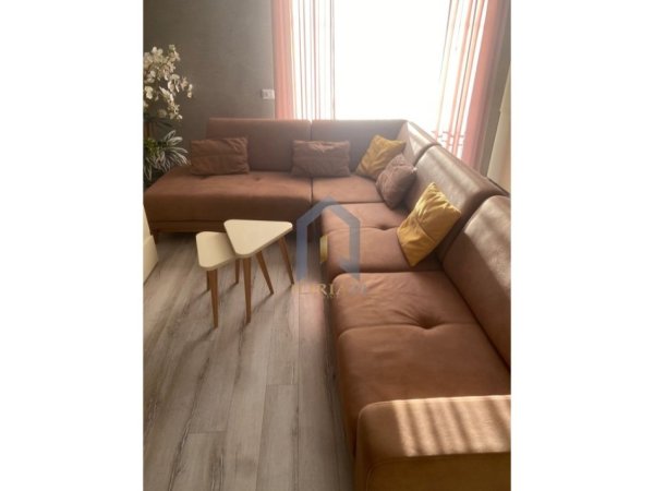 Tirane, jap me qera apartament 2+1+Ballkon Kati 2, 120 m² 550 € (qsut)