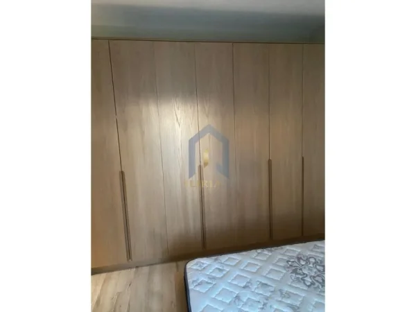 Tirane, jap me qera apartament 2+1+Ballkon Kati 2, 120 m² 550 € (qsut)