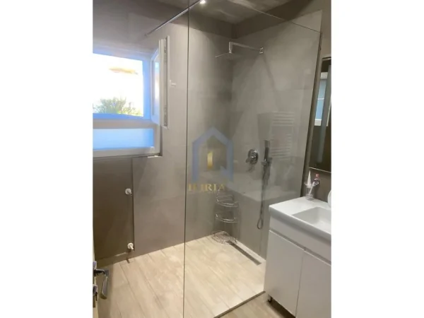 Tirane, jap me qera apartament 2+1+Ballkon Kati 2, 120 m² 550 € (qsut)