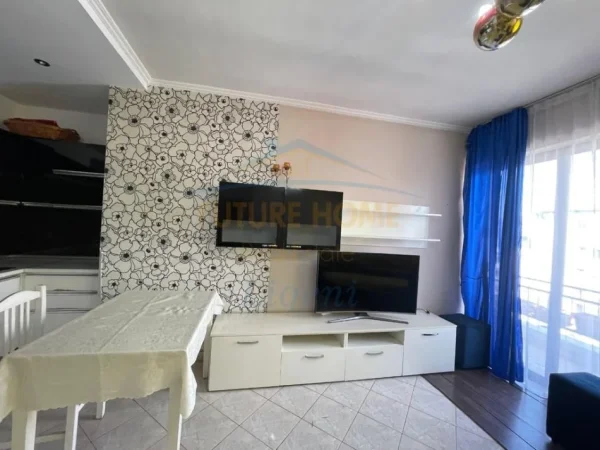 Tirane, jepet me qera apartament 1+1 Kati 9, 70 m² 800 € (PRANE UNIVERSITETIT MARLIN BARLETI)