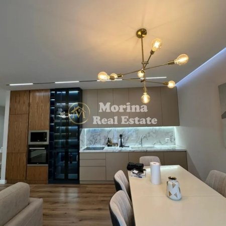 Tirane, jepet me qera apartament 3+1+Ballkon Kati 11, 126 m² 1.000 € (Astir)