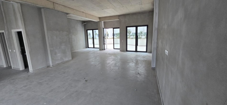 Tirane, jepet me qera ambjent biznesi Kati 2, 126 m² 1.300 € (River Residence/Rruga Feizi Himzo)