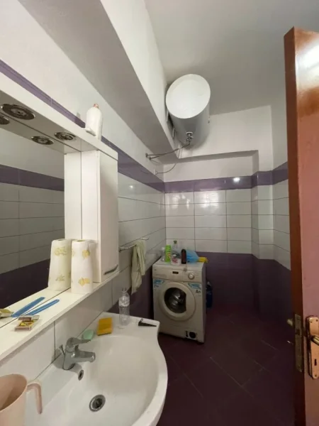 Durres, shitet apartament 2+1+Ballkon Kati 2, 92 m² 125.000 € (Prane Statcionit trenit Durres, prane rruges kryesore)